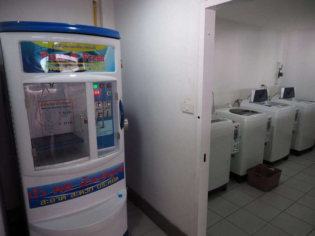 Apartamento Baan Mek Mok Bangkok Exterior foto
